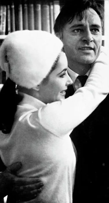 Framed Print : Elizabeth Taylor and Richard Burton - actors Framed Print : Elizabeth Taylor and Richard Burton - actors