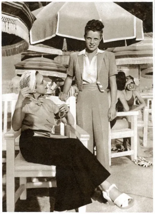Framed Print : Elsa Schiaparelli and daughter Gogo at Monte Carlo