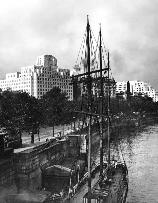 Framed Print : The Embankment, London, 1932