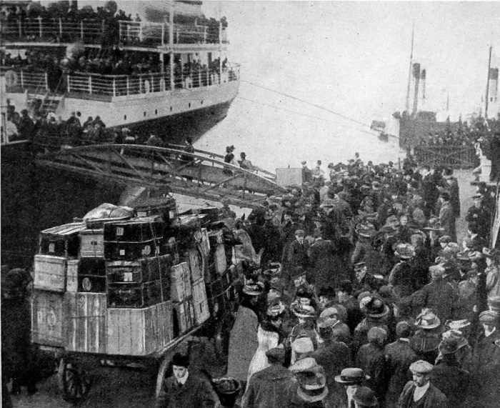 Framed Print : Emigrants leaving Britain for Canada, Liverpool, 1909 Framed Print : Emigrants leaving Britain for Canada, Liverpool, 1909