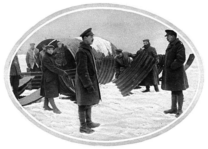 Framed Print : Erecting a Nissen hut in the snow, 1917 Framed Print : Erecting a Nissen hut in the snow, 1917