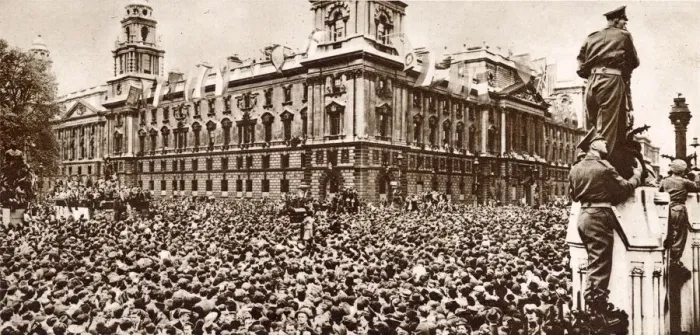 Framed Print : An estimated crowd of 60, 000 waiting in Parliament Square on VE Day for Prime Minister