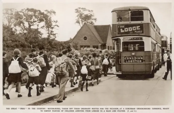 Framed Print : The Evacuation of Children from London Framed Print : The Evacuation of Children from London