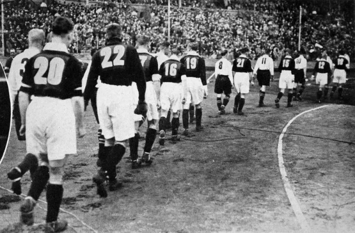 Framed Print : Everton and Manchester City Football Teams walk onto the pit