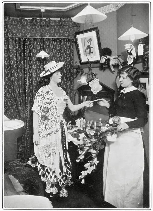 Framed Print : Evie Greene who played the title role in Kitty Grey, a hit musical at the Apollo. Date: 1901