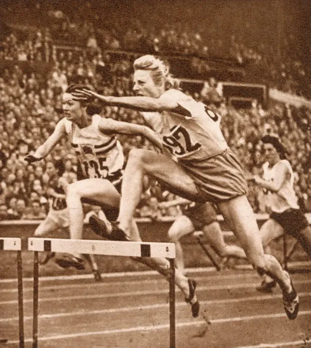 Framed Print : Fanny Blankers-Koen hurdling, 1948 London Olympics Framed Print : Fanny Blankers-Koen hurdling, 1948 London Olympics
