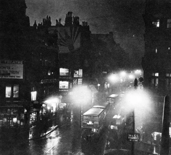 Framed Print : Fog over Ludgate Circus, London, 1932 Framed Print : Fog over Ludgate Circus, London, 1932