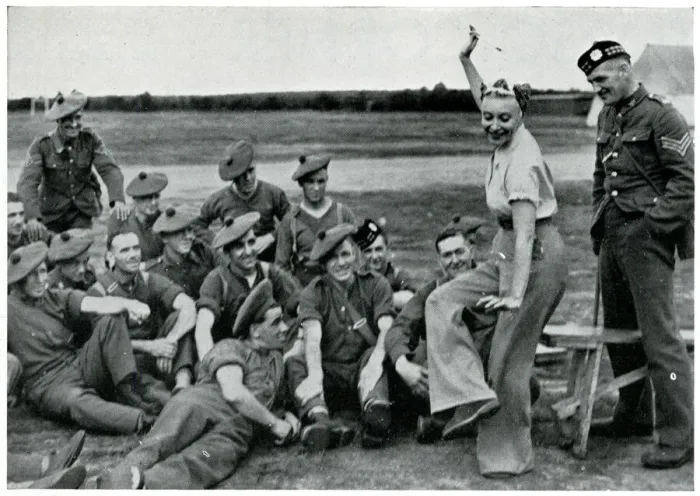 Framed Print : Frances Day entetaining troops, September 1939