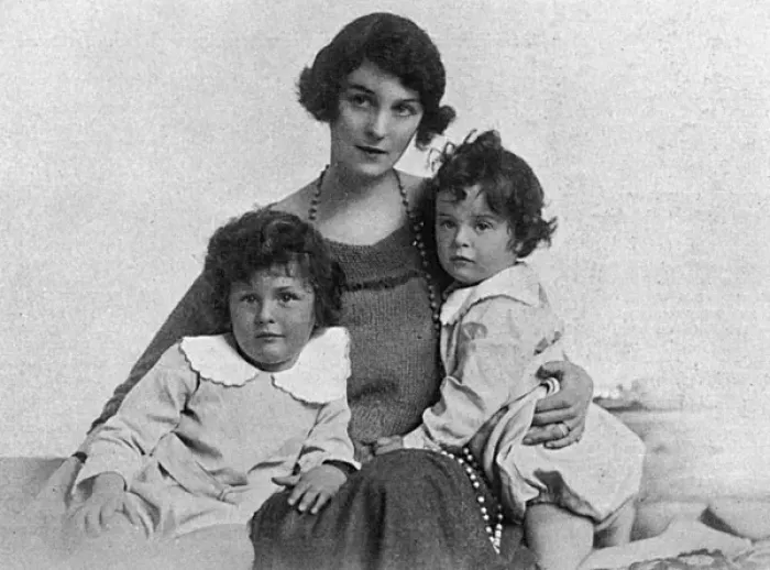 Framed Print : Freda Dudley Ward and daughters