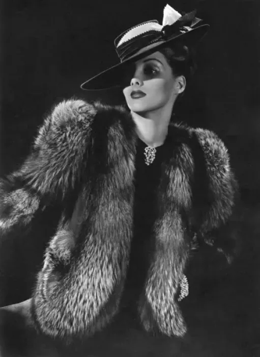 Framed Print : Fur coat from Harrods, 1939 Framed Print : Fur coat from Harrods, 1939