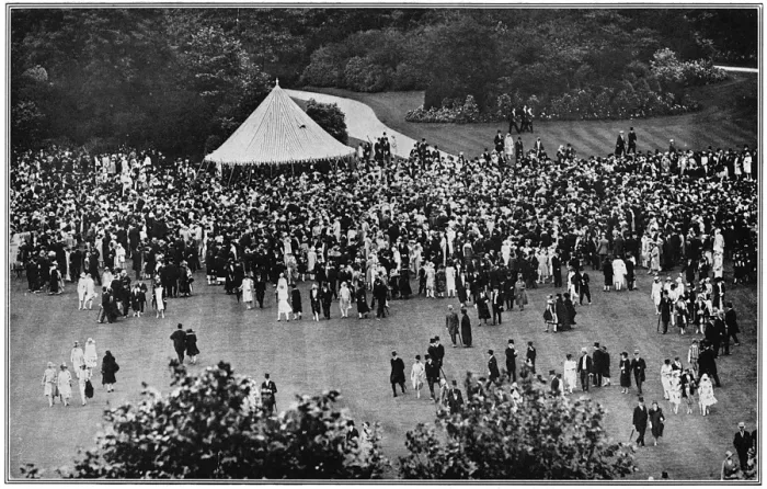 Framed Print : Garden Party at Buckingham Palace, 1927 Framed Print : Garden Party at Buckingham Palace, 1927