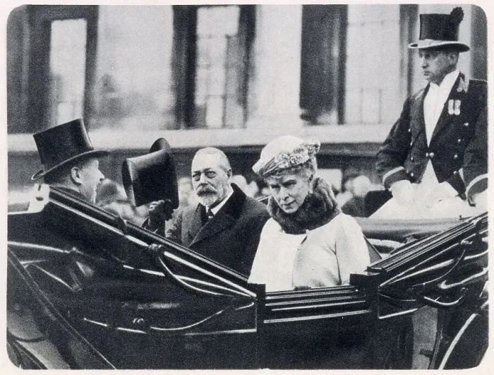 Framed Print : George V and Queen Mary consort opening the new Duveen wing extension of the National Portrait Gallery, London. Made possible by the generosity of art dealer and benefactor Lord Duveen. Photograph showing Their Majesties leaving in an open carriage Framed Print : George V and Queen Mary consort opening the new Duveen wing extension of the National Portrait Gallery, London. Made possible by the generosity of art dealer and benefactor Lord Duveen. Photograph showing Their Majesties leaving in an open carriage