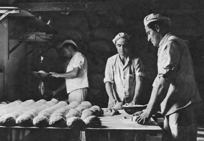 Framed Print : German prisoners in Britain, baking bread, 1946 Framed Print : German prisoners in Britain, baking bread, 1946