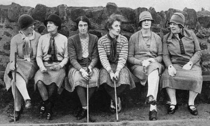 Framed Print : Golfers at the Redan, North Berwick Framed Print : Golfers at the Redan, North Berwick