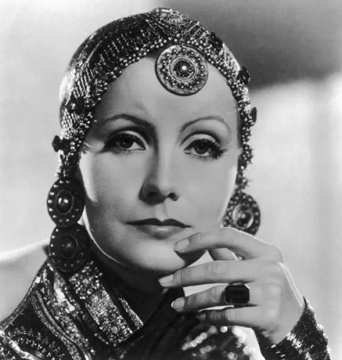 Framed Print : Greta Garbo (1905-1990) Framed Print : Greta Garbo (1905-1990)