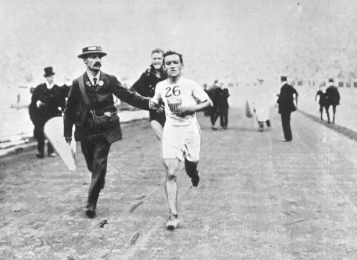 Framed Print : Hayes winning the Marathon Race. Olympic Games, London 1908 Framed Print : Hayes winning the Marathon Race. Olympic Games, London 1908