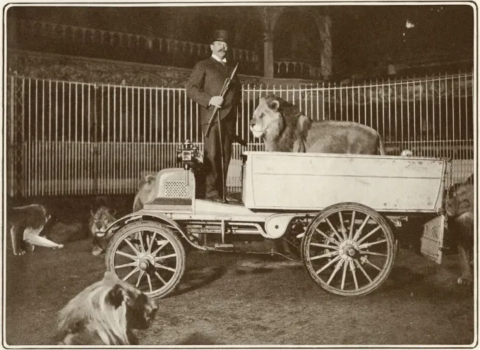 Framed Print : Herr Julius Seeth and his lions in a car, London Hippodrome