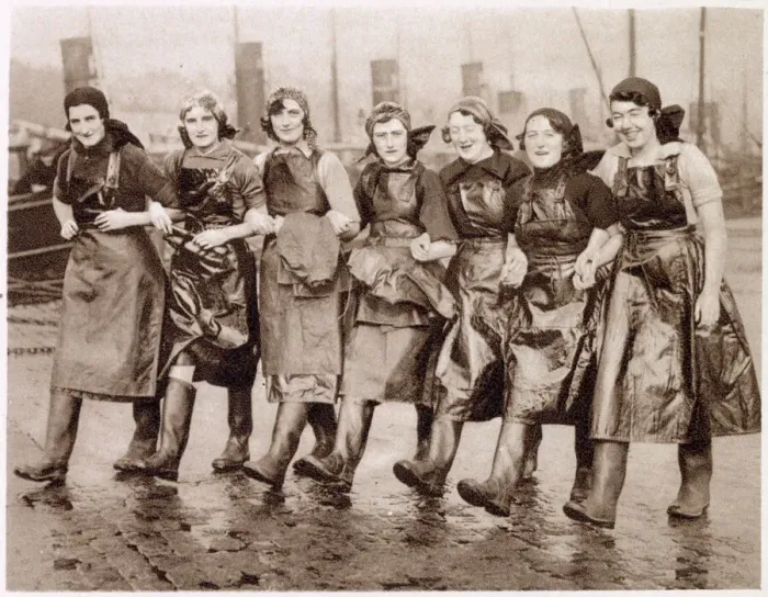 Framed Print : Herring Harvest in Great Yarmouth 1932 Framed Print : Herring Harvest in Great Yarmouth 1932