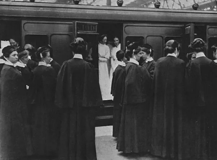 Framed Print : Hospital nurses boarding a train to Portsmouth during WWI Framed Print : Hospital nurses boarding a train to Portsmouth during WWI