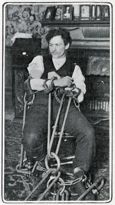 Framed Print : Houdini & Daily MIrror Challenge - handcuffs 1904 Framed Print : Houdini & Daily MIrror Challenge - handcuffs 1904