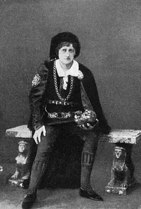 Framed Print : Janette Steer as Hamlet