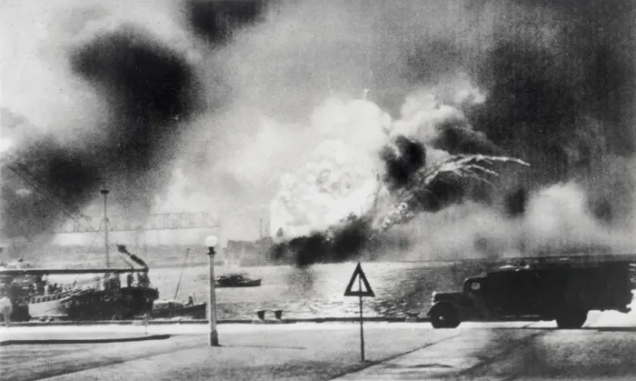 Framed Print : The Japenese Bombing of Pearl Harbour