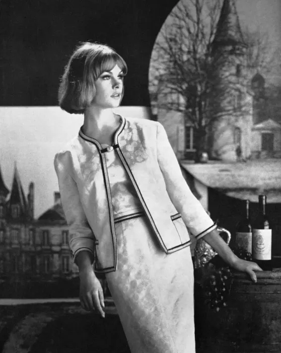 Framed Print : Jean Shrimpton in Susan Small Framed Print : Jean Shrimpton in Susan Small