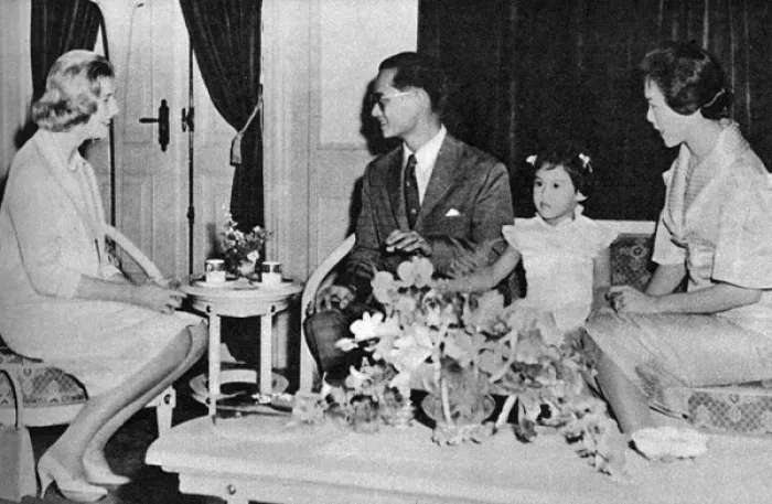 Framed Print : King Bhumibol Adulyadej, Queen Sirikit - Princess Alexandra Framed Print : King Bhumibol Adulyadej, Queen Sirikit - Princess Alexandra