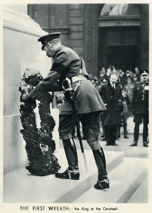 Framed Print : King George V, places first wreath on the Cenotaph Framed Print : King George V, places first wreath on the Cenotaph