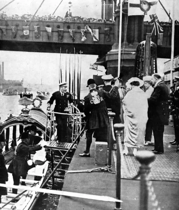 Framed Print : King George V and Queen Mary at Cadogan Pier, London, August Framed Print : King George V and Queen Mary at Cadogan Pier, London, August