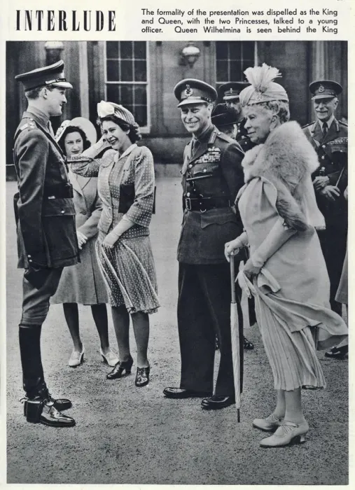 Framed Print : King George VI with Princesses Elizabeth and Margaret Framed Print : King George VI with Princesses Elizabeth and Margaret