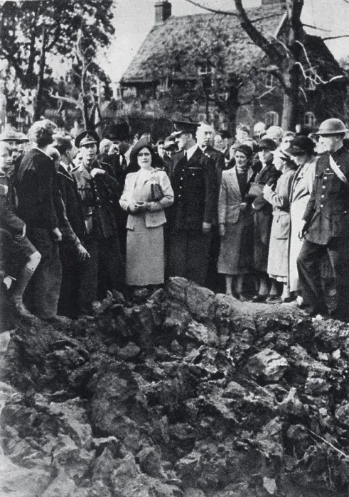 Framed Print : King George VI and Queen Elizabeth watching an air battle while visiting bombed areas in London. They are standing on the edge of a large crater. Date: 27th September 1940 Framed Print : King George VI and Queen Elizabeth watching an air battle while visiting bombed areas in London. They are standing on the edge of a large crater. Date: 27th September 1940