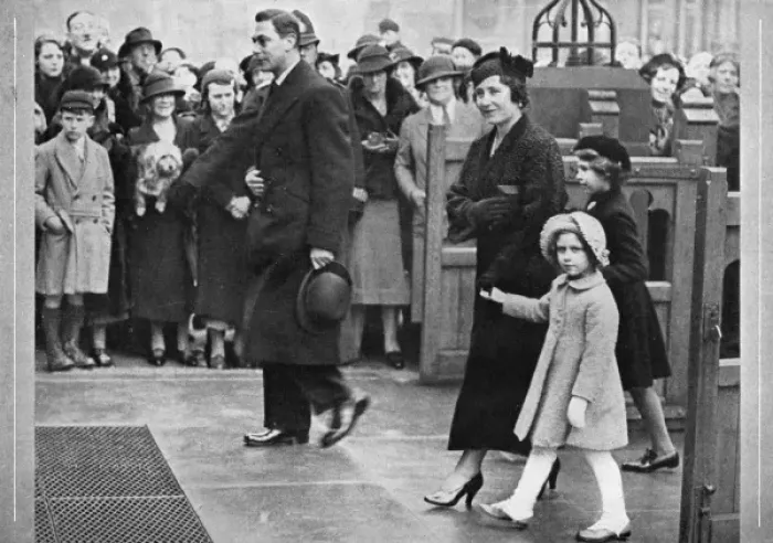 Framed Print : King and Queen with Princesses Elizabeth and Margaret