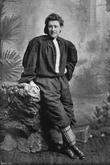 Framed Print : Ladies Football, 1895: Miss Nettie Honeyball Framed Print : Ladies Football, 1895: Miss Nettie Honeyball