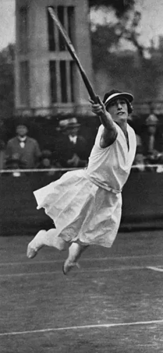 Framed Print : Ladies Wimbledon, action shot Framed Print : Ladies Wimbledon, action shot
