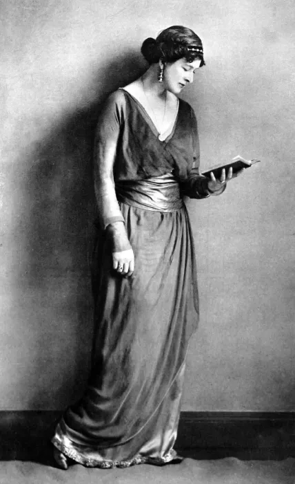 Framed Print : Lady Glenconner, 1915 Framed Print : Lady Glenconner, 1915