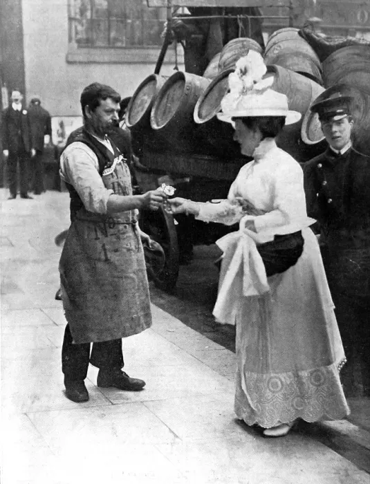 Framed Print : Lady Mayoress of London selling roses, 1912 Framed Print : Lady Mayoress of London selling roses, 1912