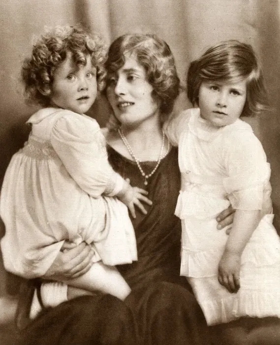 Framed Print : Lady Rose Leveson-Gower with her children Framed Print : Lady Rose Leveson-Gower with her children