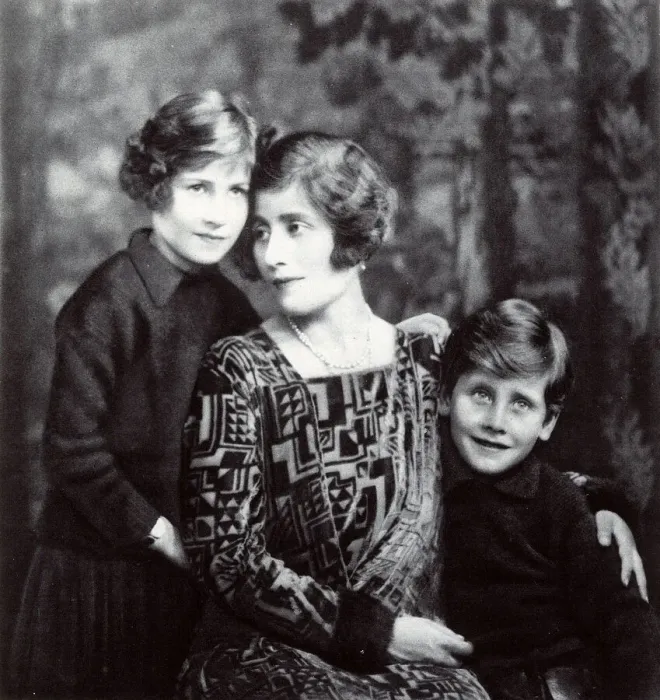 Framed Print : Lady Rosemary Leveson-Gower with her children Framed Print : Lady Rosemary Leveson-Gower with her children