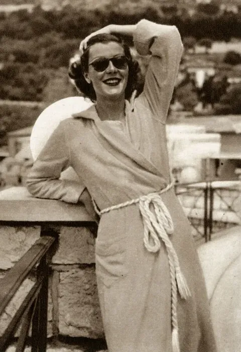Framed Print : Lady Warwick in a beach robe at Monte Carlo Framed Print : Lady Warwick in a beach robe at Monte Carlo