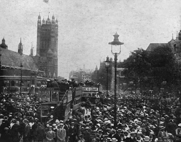 Framed Print : London crowd near Parliament