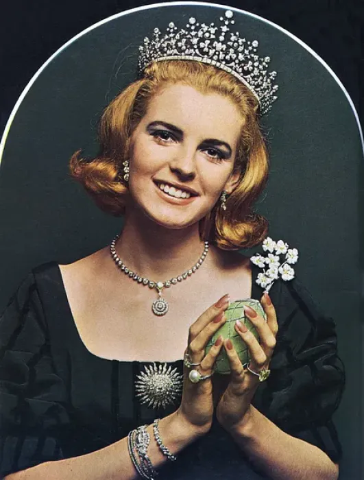 Framed Print : London Life jewels presentation