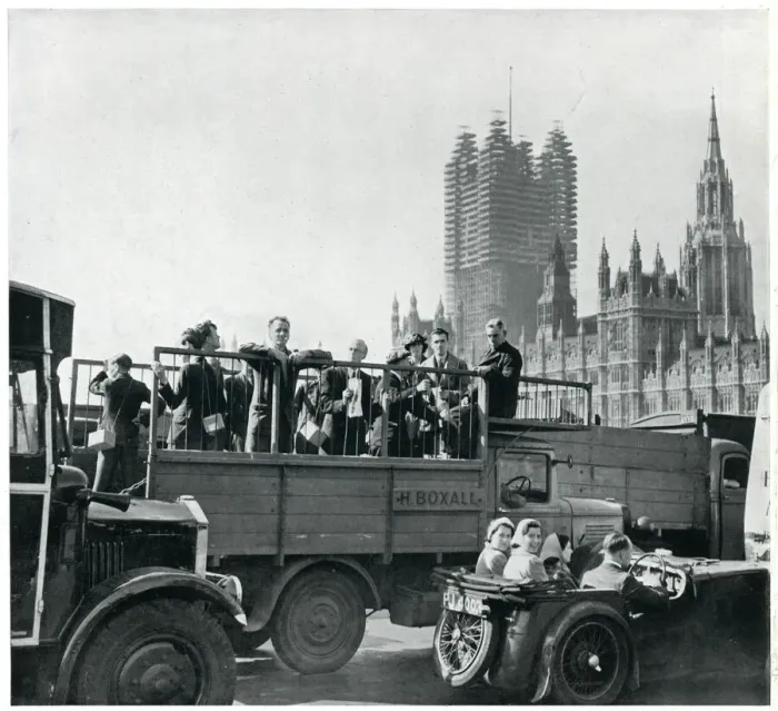 Framed Print : Londoners travelling to work amid wartime delays 1939