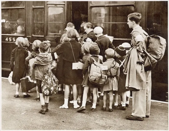 Framed Print : London's children evacuated at the beginning of World War Two: a first wave of 400000 children went on 1st September 1939, in the charge of 22000 teachers Framed Print : London's children evacuated at the beginning of World War Two: a first wave of 400000 children went on 1st September 1939, in the charge of 22000 teachers