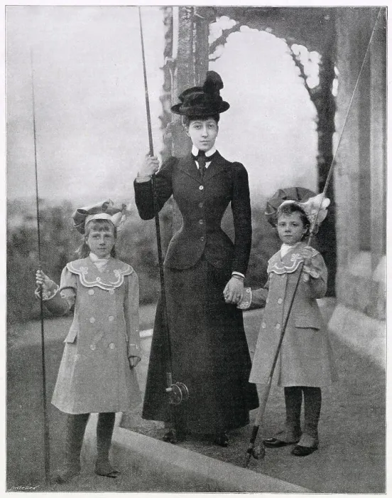 Framed Print : Louise, Princess Royal and Duchess of Fife (1867 - 1931) and her daughters, Princess Alexandra, 2nd Duchess of Fife (1891 - 1959) and Princess Maud, Countess of Southesk (1893 - 1945) Framed Print : Louise, Princess Royal and Duchess of Fife (1867 - 1931) and her daughters, Princess Alexandra, 2nd Duchess of Fife (1891 - 1959) and Princess Maud, Countess of Southesk (1893 - 1945)