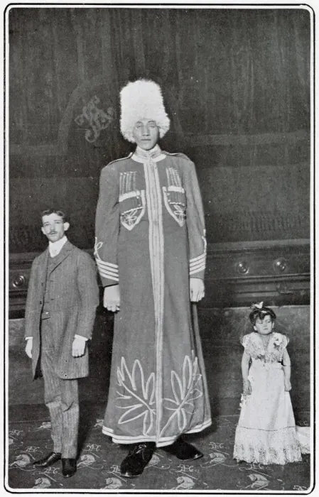 Framed Print : Machnow the Giant & Madame Chiquita, London Hippodrome