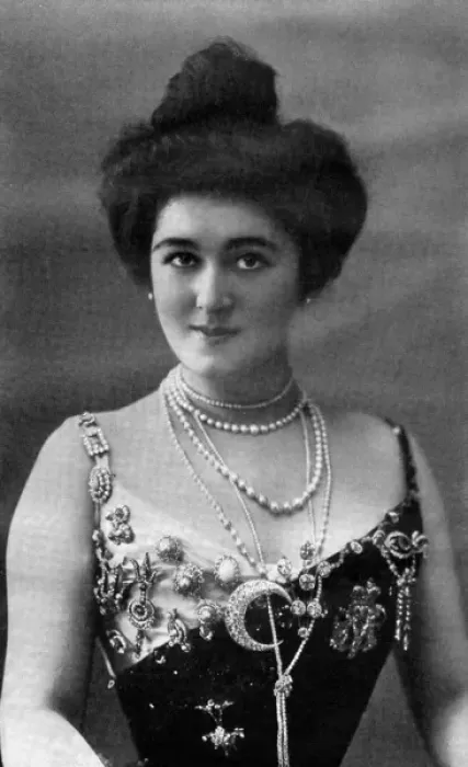 Framed Print : Mademoiselle Juniori, singer
