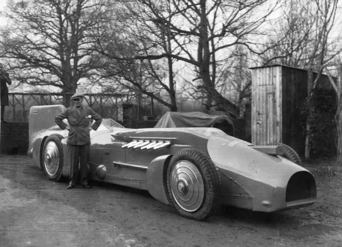 Framed Print : Malcolm Campbell with his Bluebird car, 1933 Framed Print : Malcolm Campbell with his Bluebird car, 1933