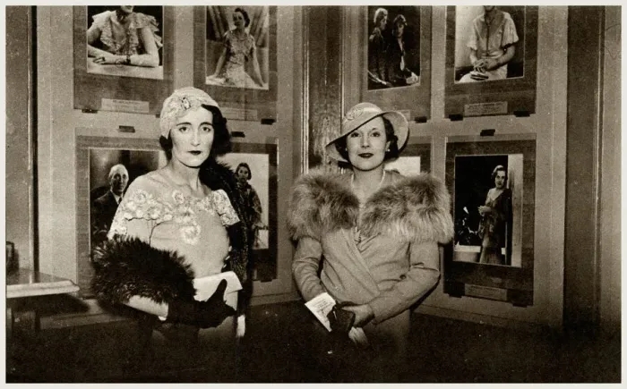 Framed Print : Mary Cunningham-Reid & Barbara Cartland at Peter North exhib Framed Print : Mary Cunningham-Reid & Barbara Cartland at Peter North exhib
