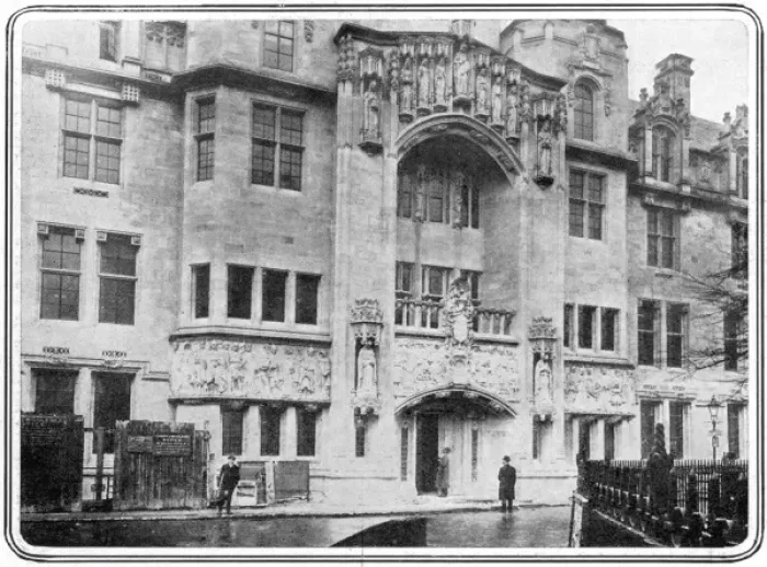 Framed Print : Middlesex Guildhall entrance Framed Print : Middlesex Guildhall entrance